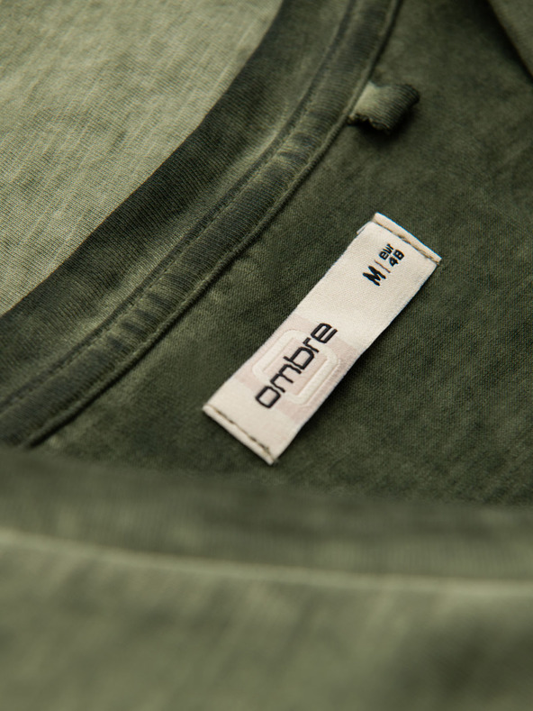 Ombre Clothing Tricou din bumbac pentru bărbați cu decolteu în V și efect spălat - măsliniu