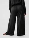 GAP Pantaloni din satin creponat. GAP