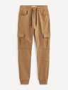 Celio Pantaloni de bărbați maro cu buzunare Celio Vokit