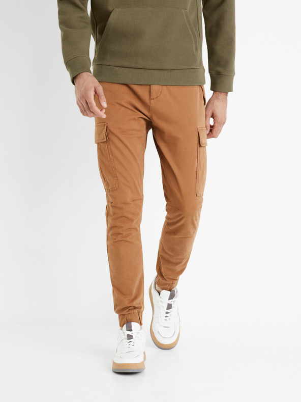 Celio Cobattle1 Pantaloni Maro
