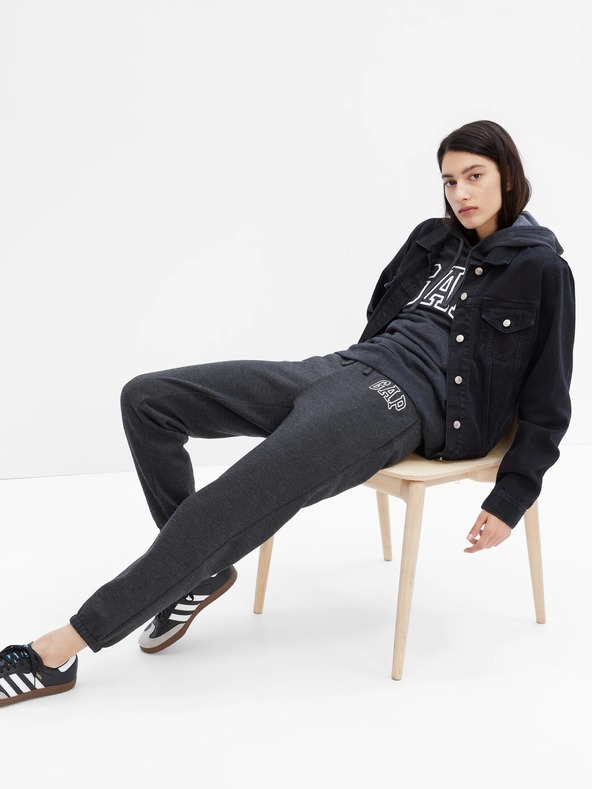 GAP Pantaloni de trening Gri