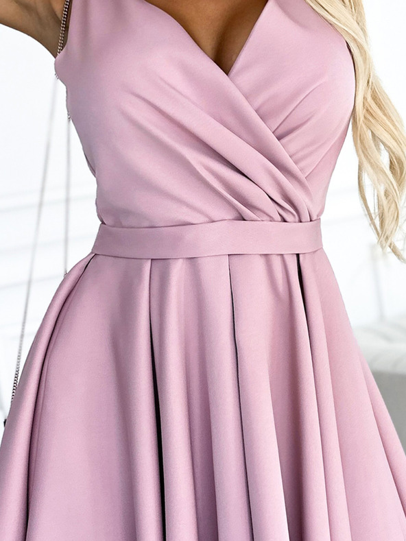 numoco Rochie cu spate mai lung, decolteu și curea - roz murdar Numoco MAYA