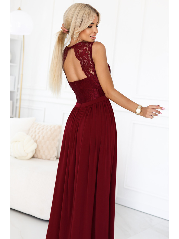 numoco Rochie lungă LEA cu decolteu din dantelă și despicătură - vișinie