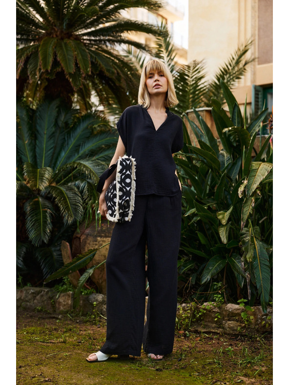 Moodo Pantaloni Moodo pentru femei - negri