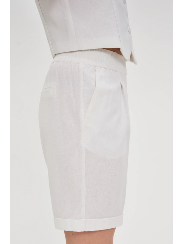 Moodo Pantaloni scurți Moodo pentru femei - albi