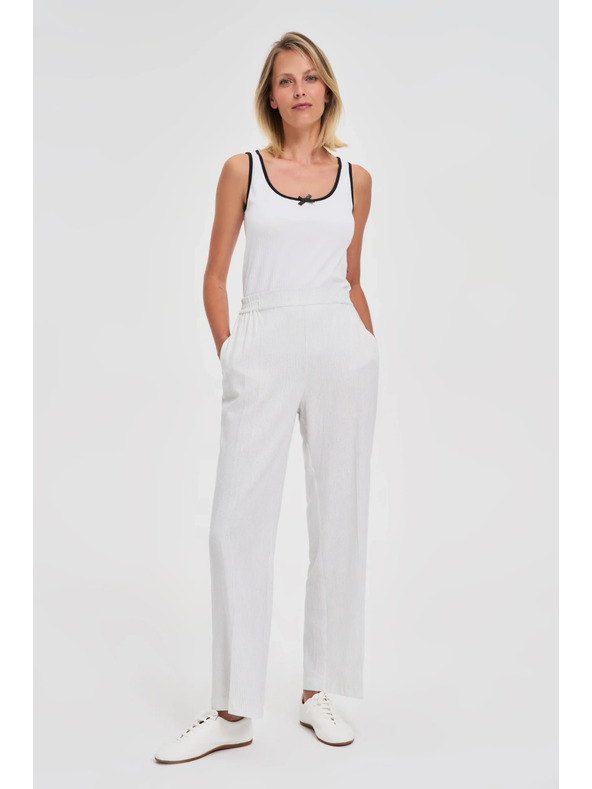 Moodo Top alb pentru femei cu tiv negru