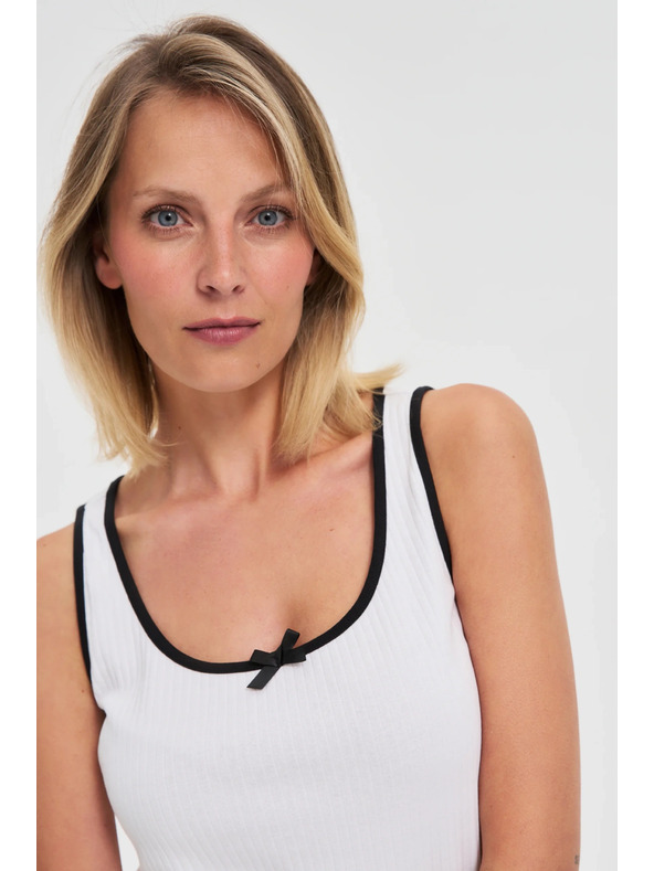 Moodo Top alb pentru femei cu tiv negru