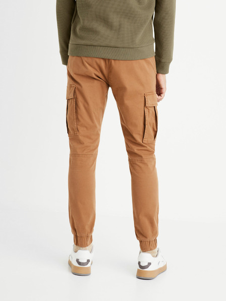 Celio Pantaloni bărbătești maro cu buzunare Celio Cobattle1