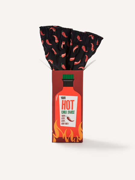Celio Pantaloni scurți negri cu model pentru bărbați în pachet cadou Celio Hot chilli sauce