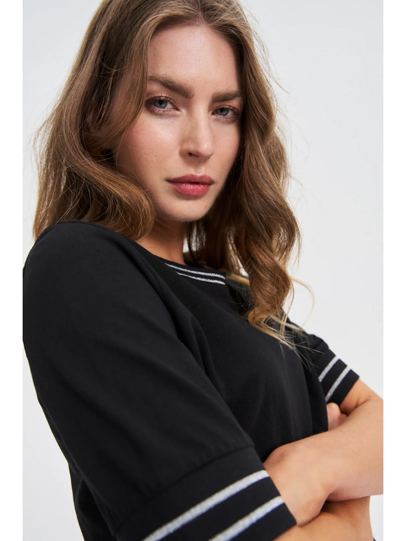 Moodo Top negru cu bordură contrastantă Moodo