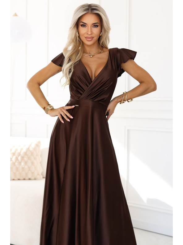 numoco CRYSTAL rochie lungă din satin cu decolteu - ciocolată