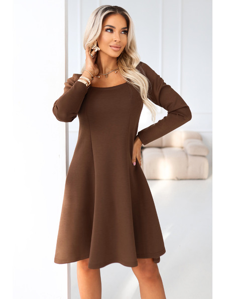 numoco IVANA rochie trapezoidală confortabilă cu decolteu și mânecă lungă - ciocolată