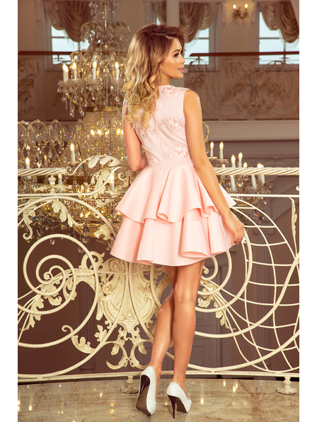 numoco ALEXIS - Rochie exclusivă cu dantelă și decolteu - roz pastel