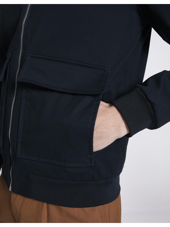 Celio Nukos Jachetă