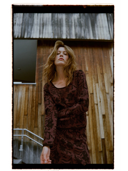 Moodo Pulover maro cu model vegetal Moodo