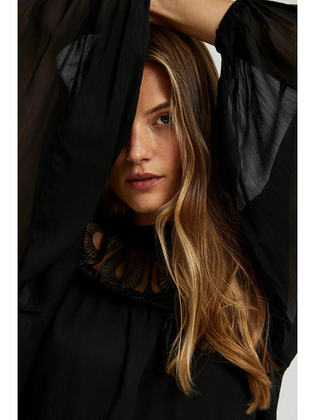 Moodo Cămașă neagră cu decolteu decorativ Moodo