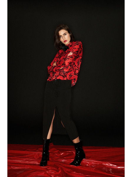 Moodo Fustă neagră cu trandafir decorativ și despicătură Moodo