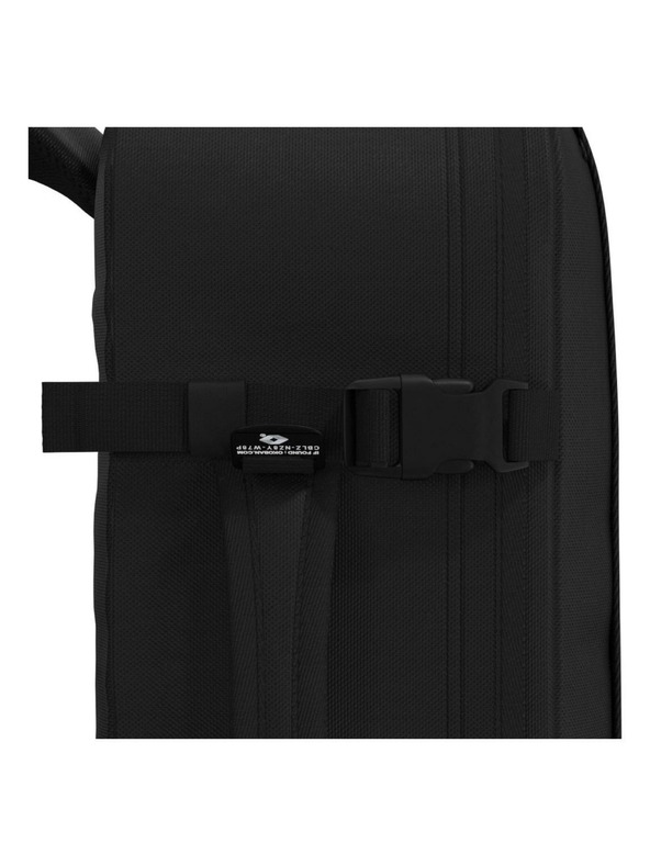 CabinZero Rucsac negru CabinZero Military 36L Absolute Black