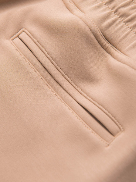 Ombre Clothing Pantaloni scurți pentru bărbați REGULAR FIT din tricot neted - bej V3 OM-SRBC-0153 Ombre Clothing