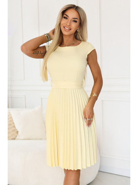 numoco LILA Rochie clasică plisată cu mânecă scurtă și centură - galben unt