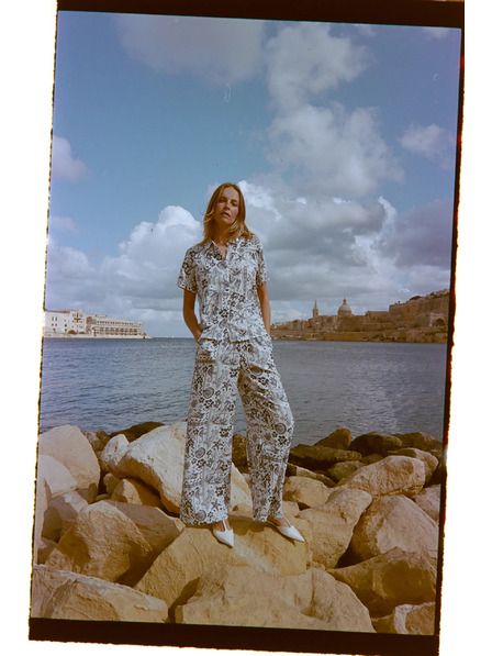 Moodo Pantaloni din viscoză cu imprimeu albastru navy Moodo