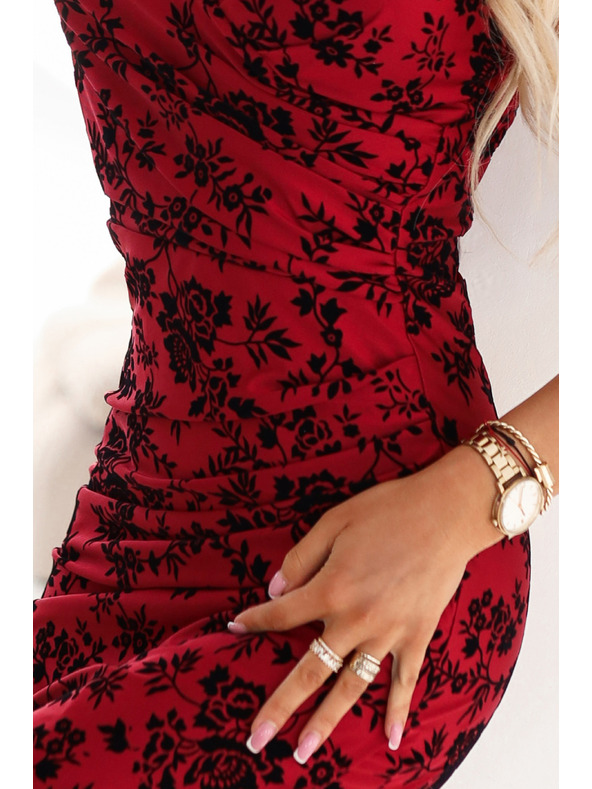 numoco Rochie maxi ajustată cu decolteu învelitor și crăpătură - vișiniu cu model elegant