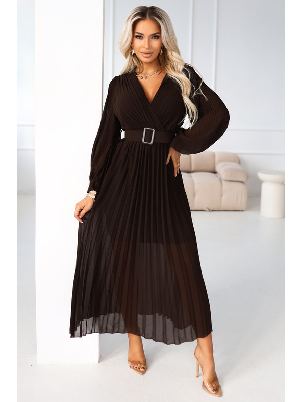 numoco KLARA Rochie midi elegantă cu pliuri, centură și decolteu - ciocolată
