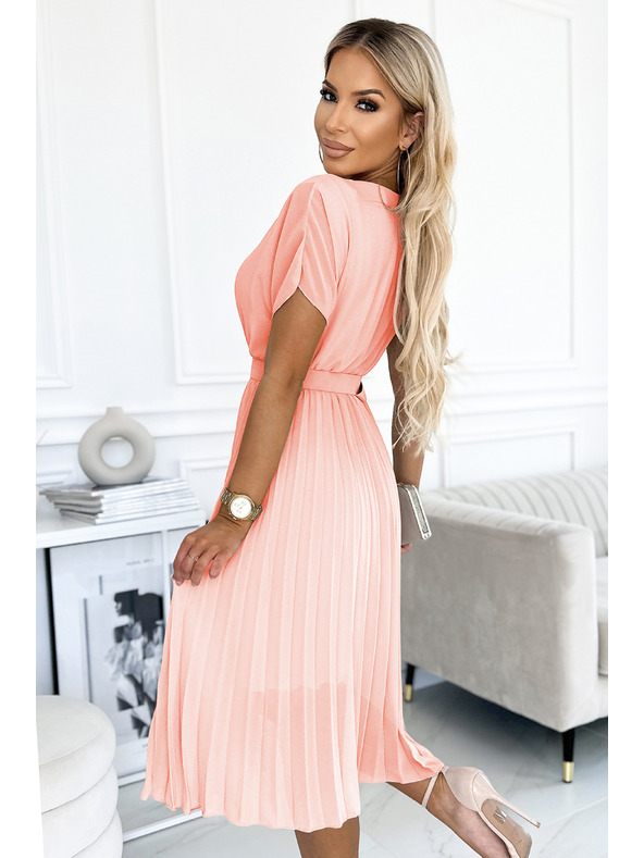 numoco MIA Rochie midi plisată cu centură lată - piersică