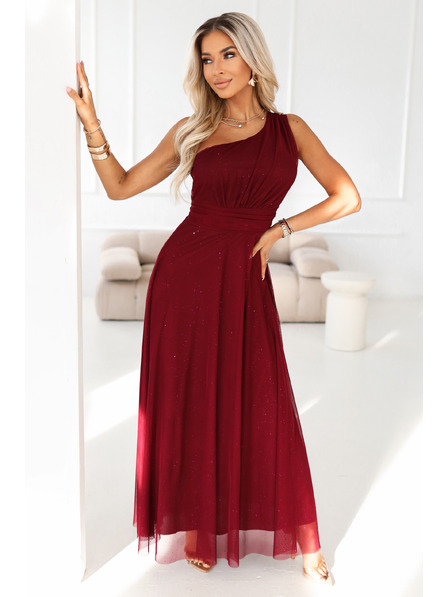 numoco basic Rochie de seară lungă lucioasă pe un umăr - roșu vin