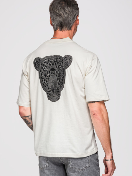 Ombre Clothing Tricou cu croială liberă pentru bărbați cu aplicație pantă argintiu-neagră din paiete și margele pe spate – alb rupt V2 OM-TSCT-0279 Ombre Clothing