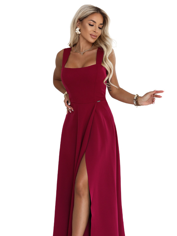 numoco AURELIA Rochie lungă cu spărtură pe picior și decolteu pătrat - burgundy